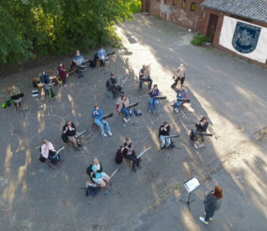 Feuerwehrspielmannszug legte im Freien wieder los