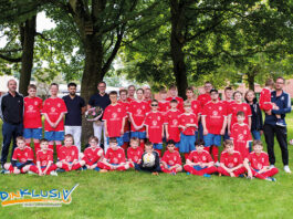 Neue Trikots für inklusive Fußballmannschaft