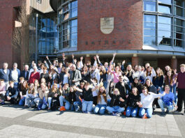 Bürgermeister begrüßt Austauschschüler im Rathaus